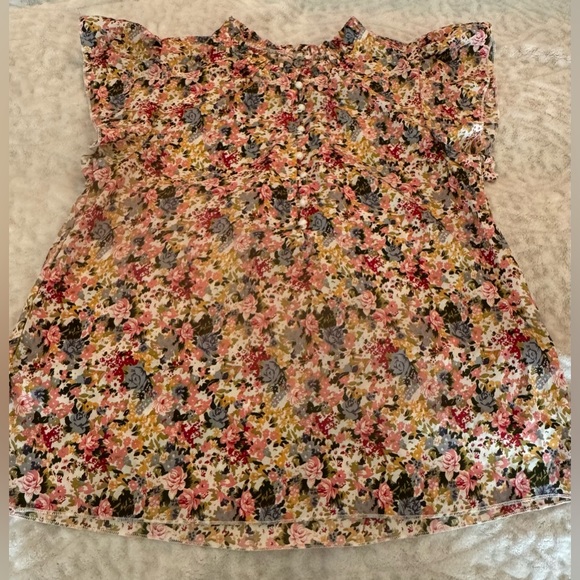 SHEIN Tops - 💐Shein flower blouse with buttons going down on the chest.💐